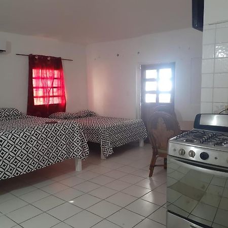 Calinago Friendly Family Sxm Bed and Breakfast Philipsburg  Exteriör bild